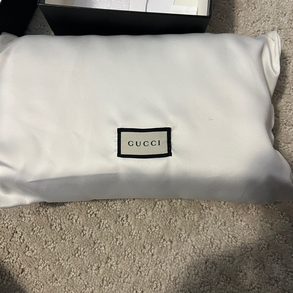 Red Gucci clutch with gold long chain. Perfect condition - Picture 9 of 10